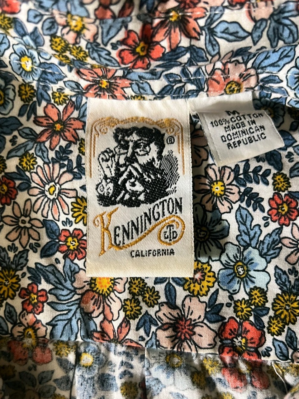 Kennignton LTD California Vintage 70s Floral Women&rsquo;s Button Up Top With Pocket M