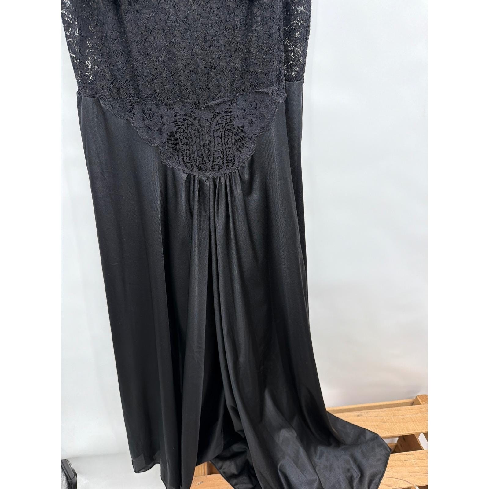 Intimate Attitudes Black Lace Maxi Nightgown Vintage 1X Whimsigoth Dark Fairy