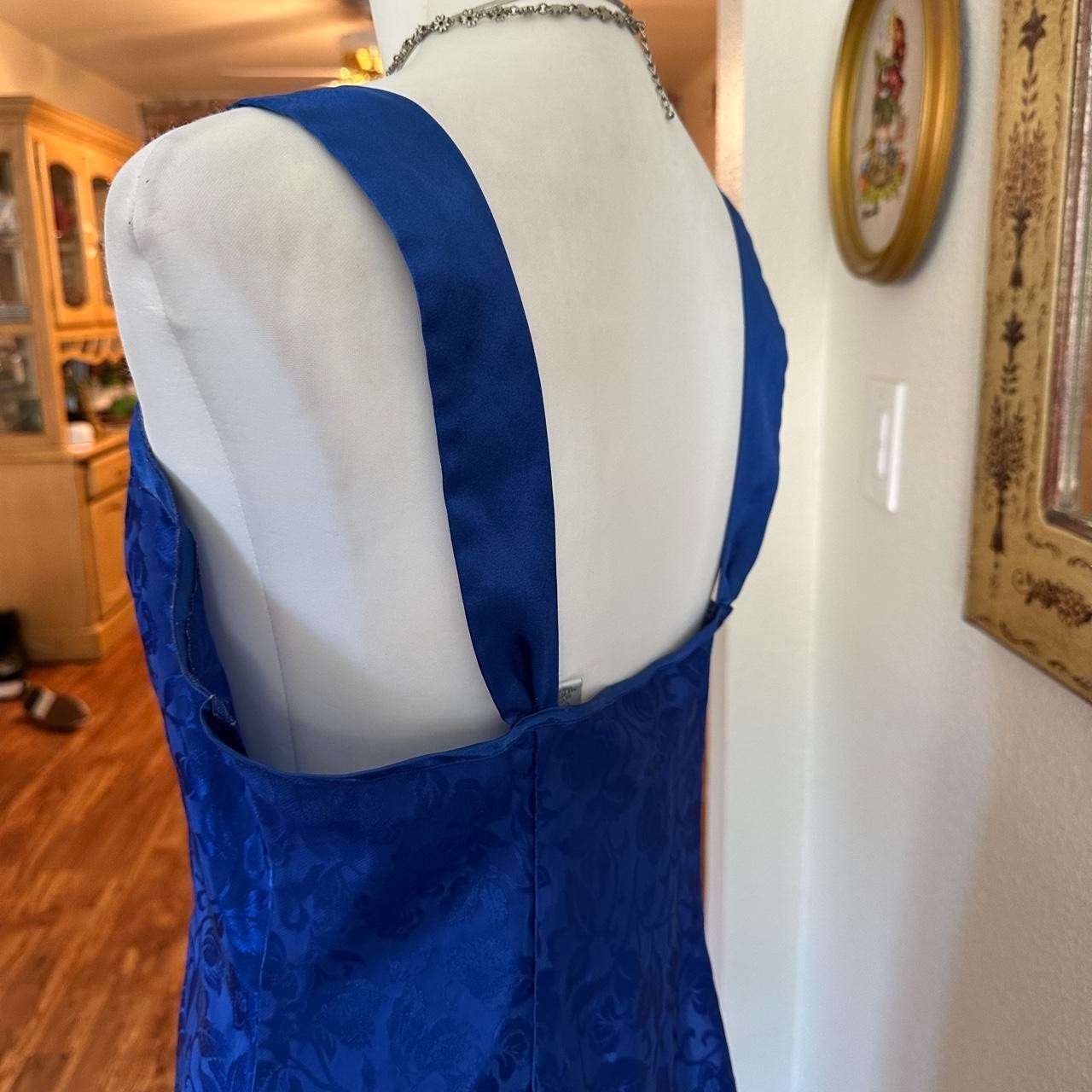 Beautiful vintage-inspired Ann Taylor dress featuring a rich royal blue floral