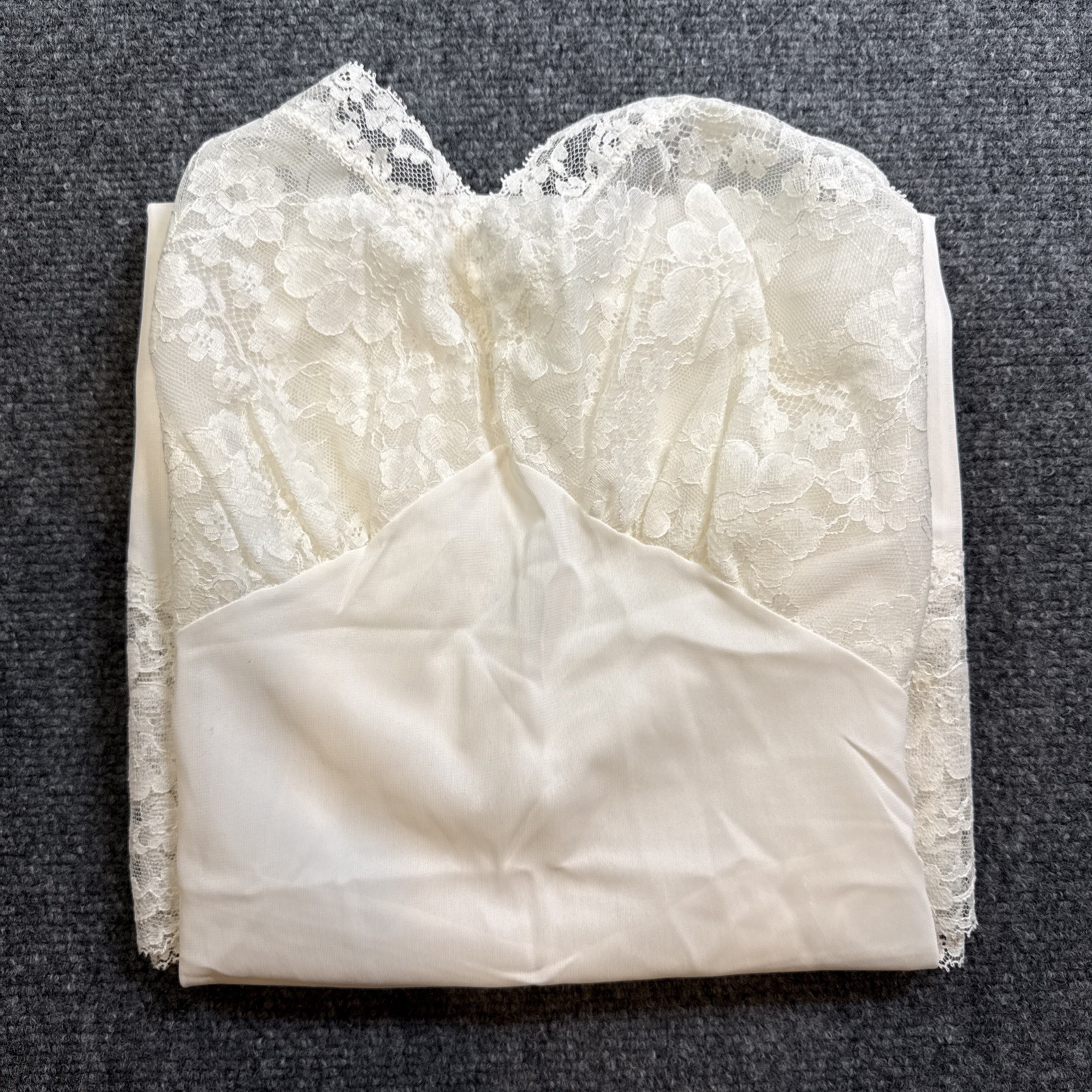 Vintage Lace Trim Pembrooke 36R 1960/70&rsquo;s Mid Century Slip Coquette White Nylon