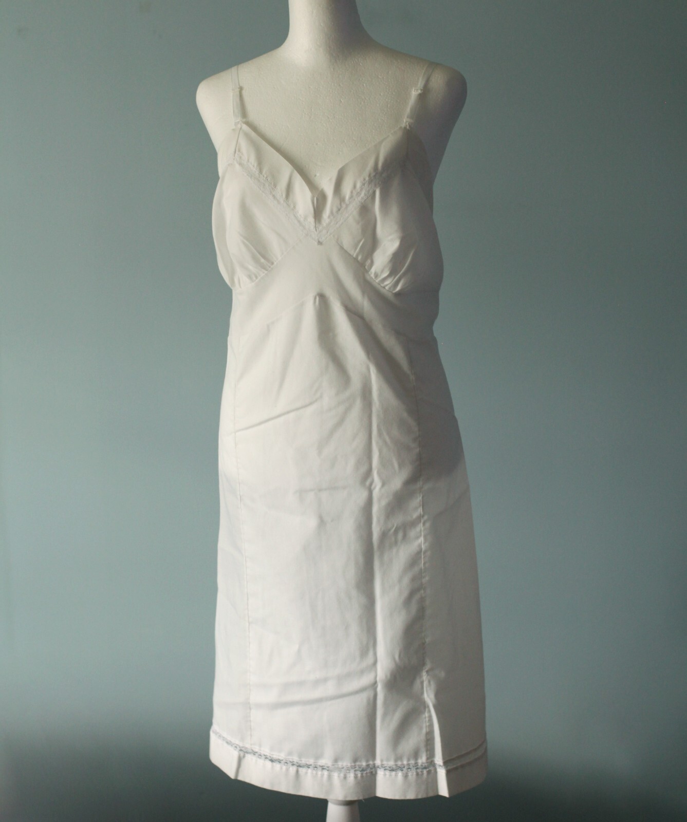 Vintage 80s Size 42 Nightie Figurefit Made in USA 100% Cotton White V Neck