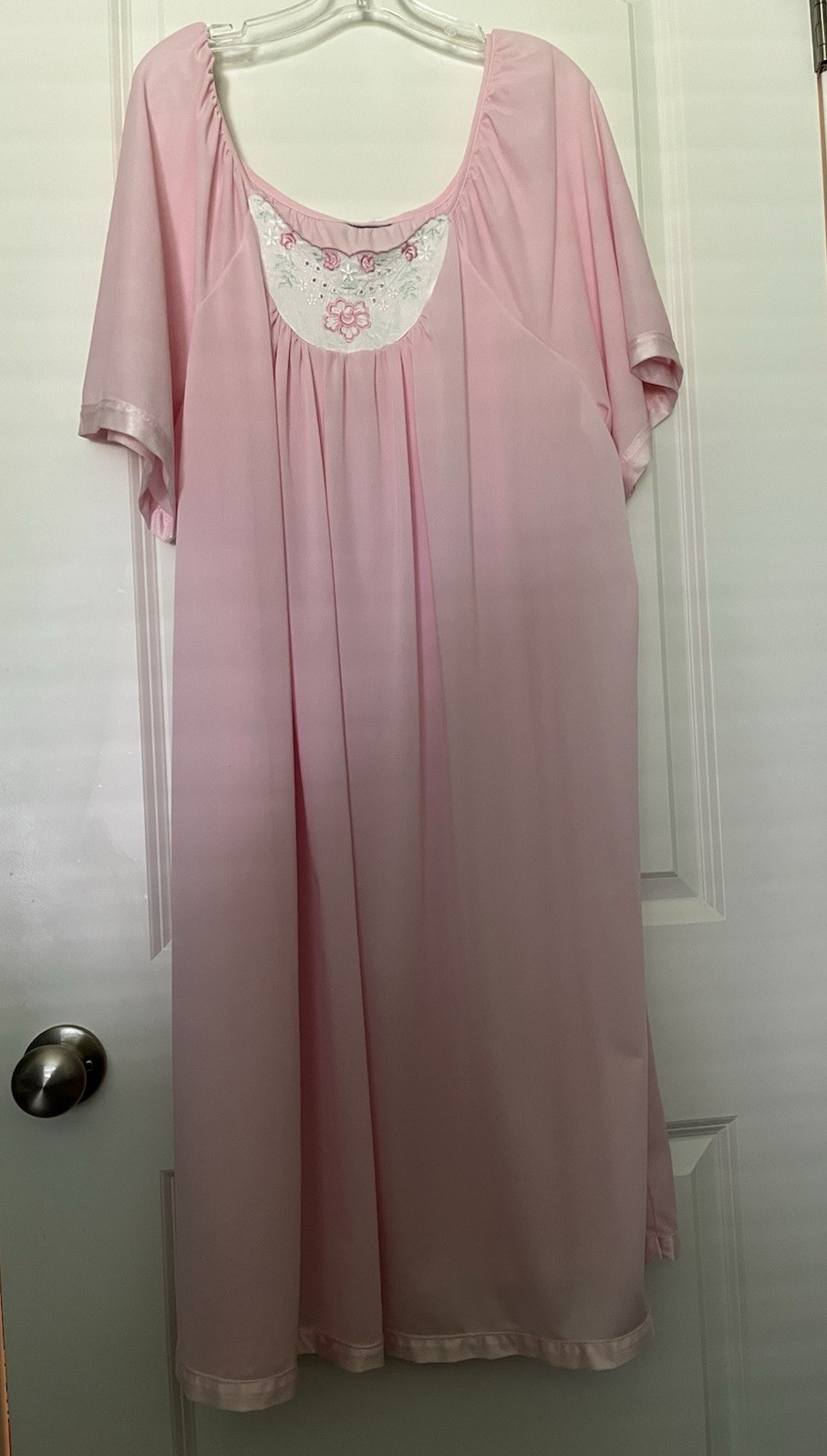 Vintage Kelly Reed midi pink nightgown with embroidered flowers size 3XL