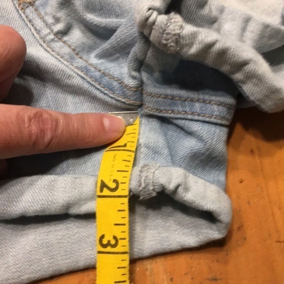 Forever 21 Distressed Denim Shorts Light Wash Cuffed Size 27 Y2K Indie Sleaze