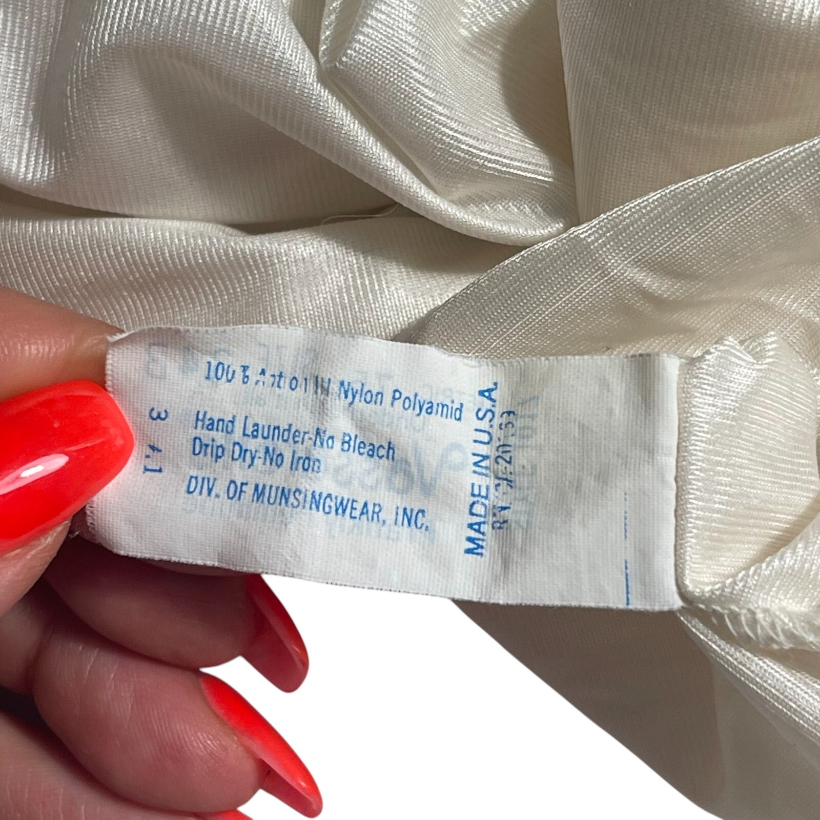VTG 70s Vaseratte Nylon Full Slip Ivory Underwire 34B Lace Coquette Pin Up USA