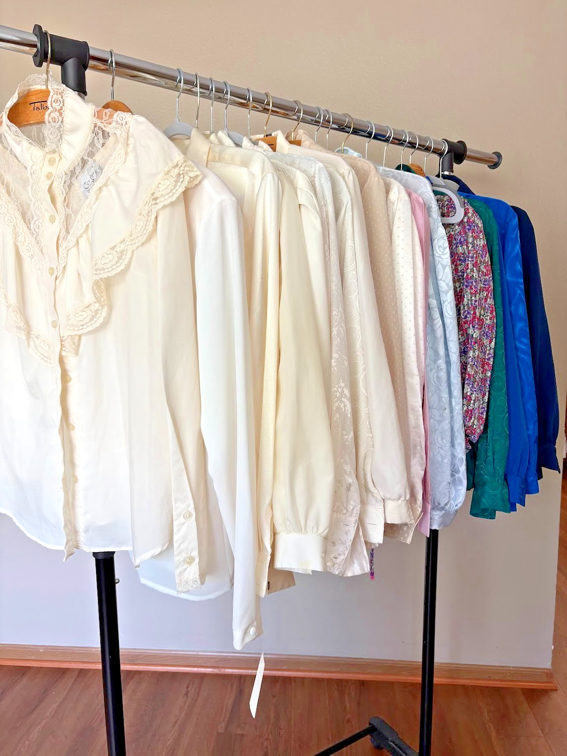 17pc lot Vintage 80&rsquo;s90&rsquo;s2000&rsquo;s lace satin silk Blouse lot Various sizes
