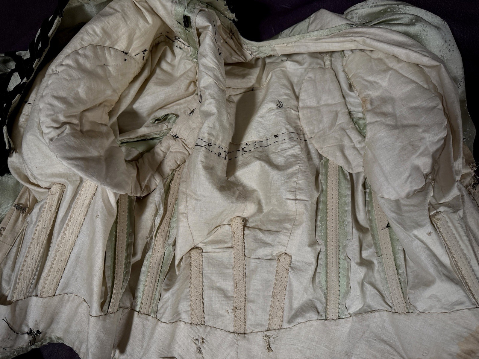 1890s Rare “Damask Green” Silk Victorian Dress, 2pc Bodice & Skirt Set Sz 4/6