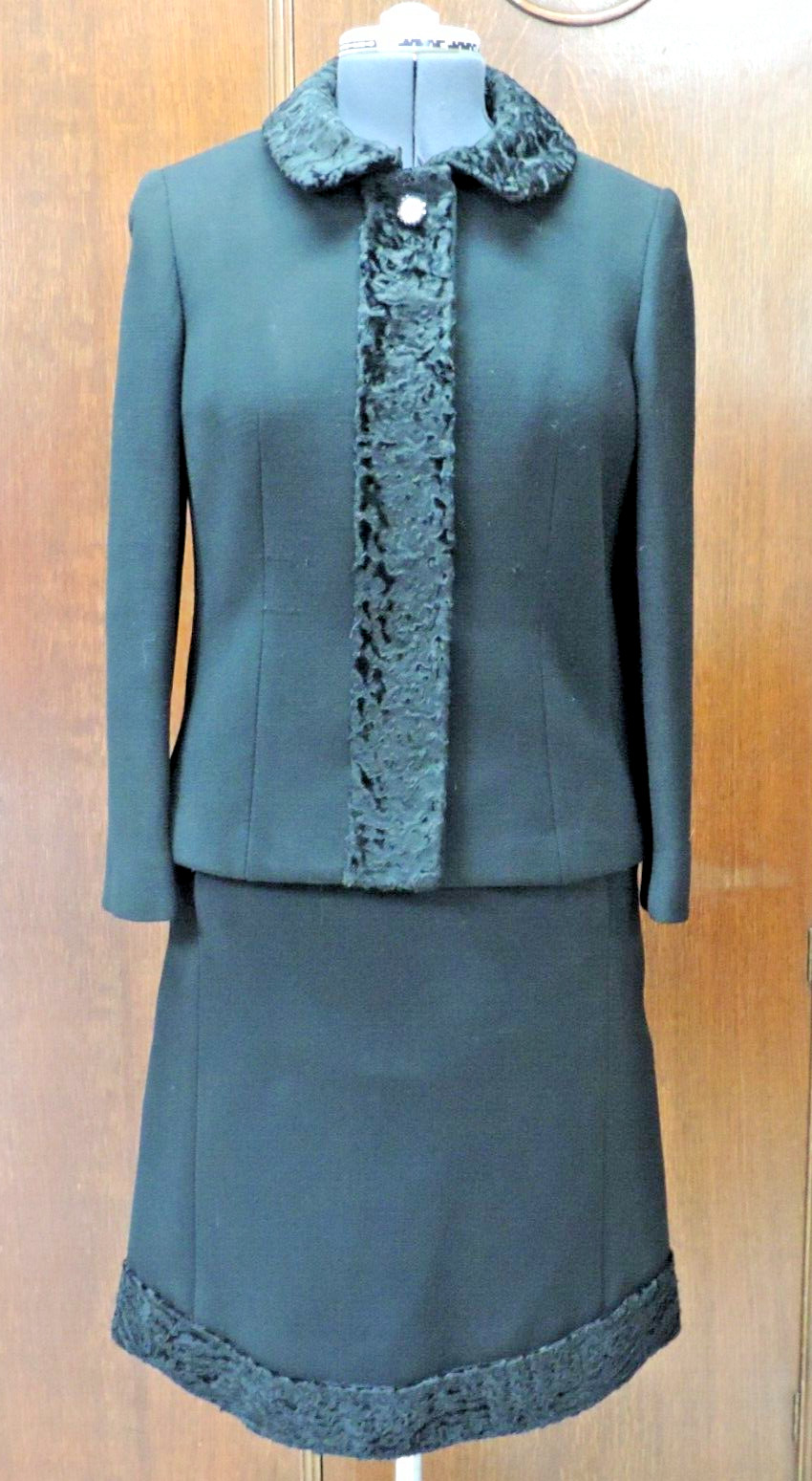 1960&rsquo;s Handmade Wool Knit w/Crushed Velvet Trim Evening Suit B38 W32 H40