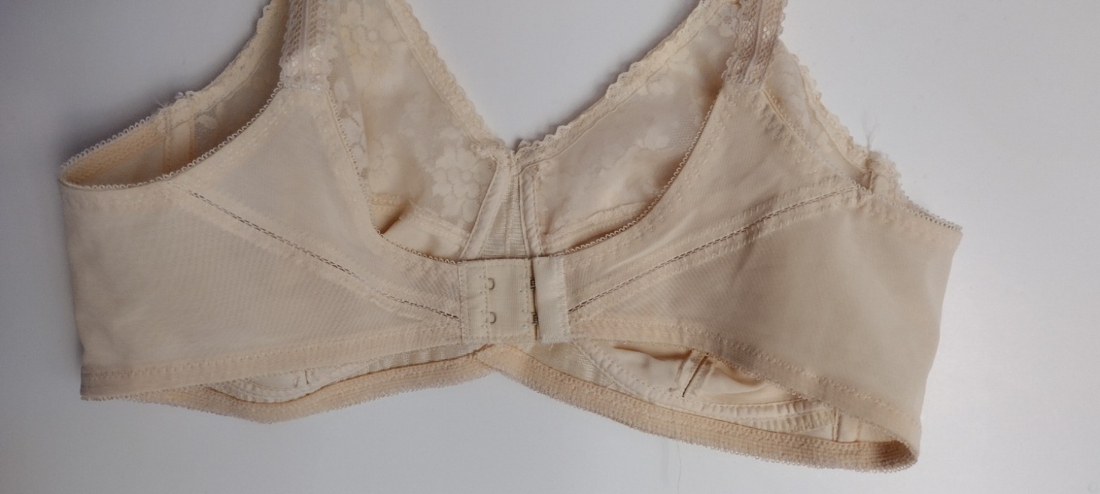 VINTAGE CARNIVAL 40C BEIGE WIRELESS FULL COVERAGE FLORAL LACE 065 GIVE N TAKE…