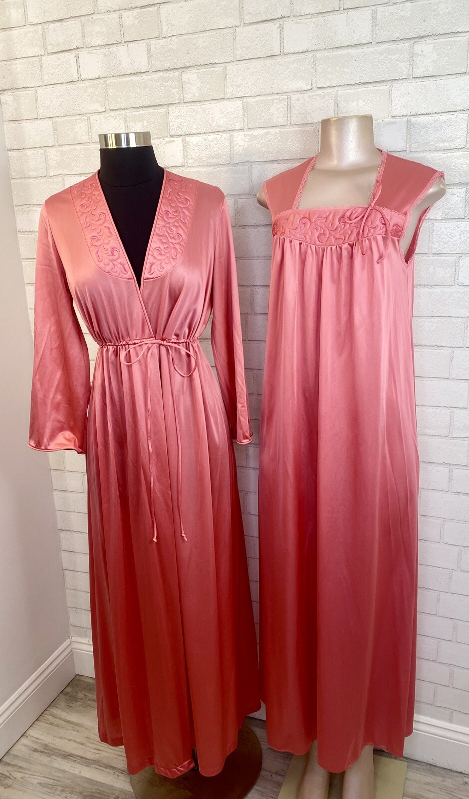 Vintage VANITY FAIR Nylon Pink Peignoir Robe Long Nightgown Hollywood Regency