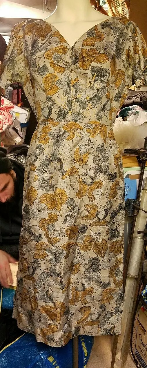 1960S black leafy velvet 2 pc dress SIZE ? Adorable silky