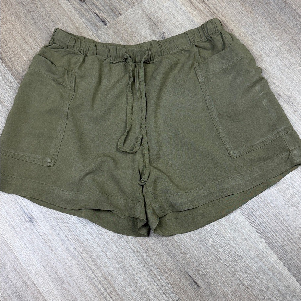 Old Navy Olive Green Rayon Shorts w/ Elastic Waistband and Pockets. Size Small
