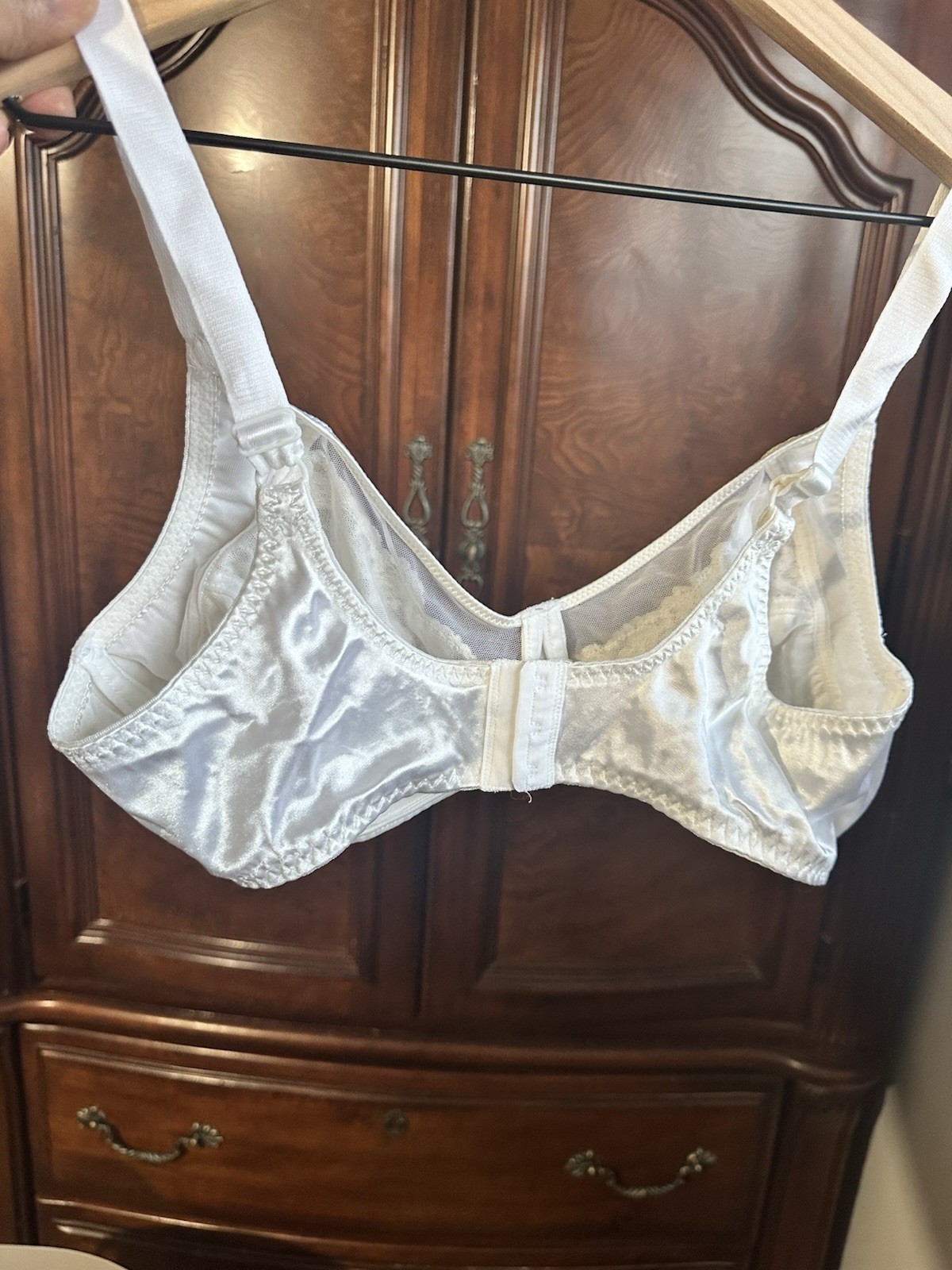 Vassarette Vintage 1980s White Lace Bra 38DDD Nylon Polyester Spandex