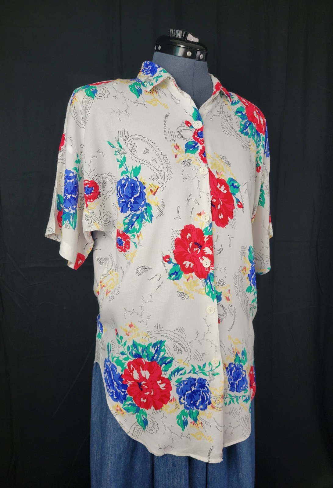 Vtg JP Cllctns White S/S Button Down w Red/Blue/Yellow/Green Florals Size S/M?