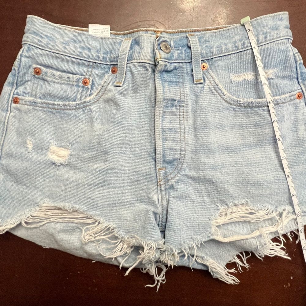Levi&rsquo;s booty shorts cute preppy hippy 14&Prime; in waist retro distressed Classy Mom
