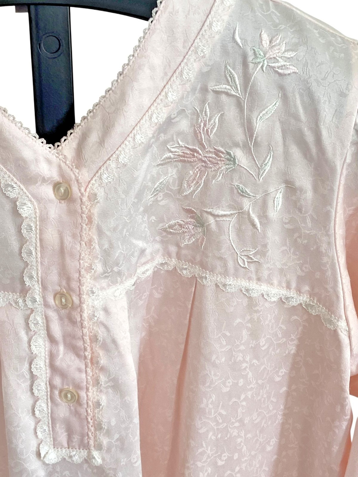 Vtg Womens Pink Embroidered Satin Nightgown Lace Yoke Pleated Long Sleeve Gown