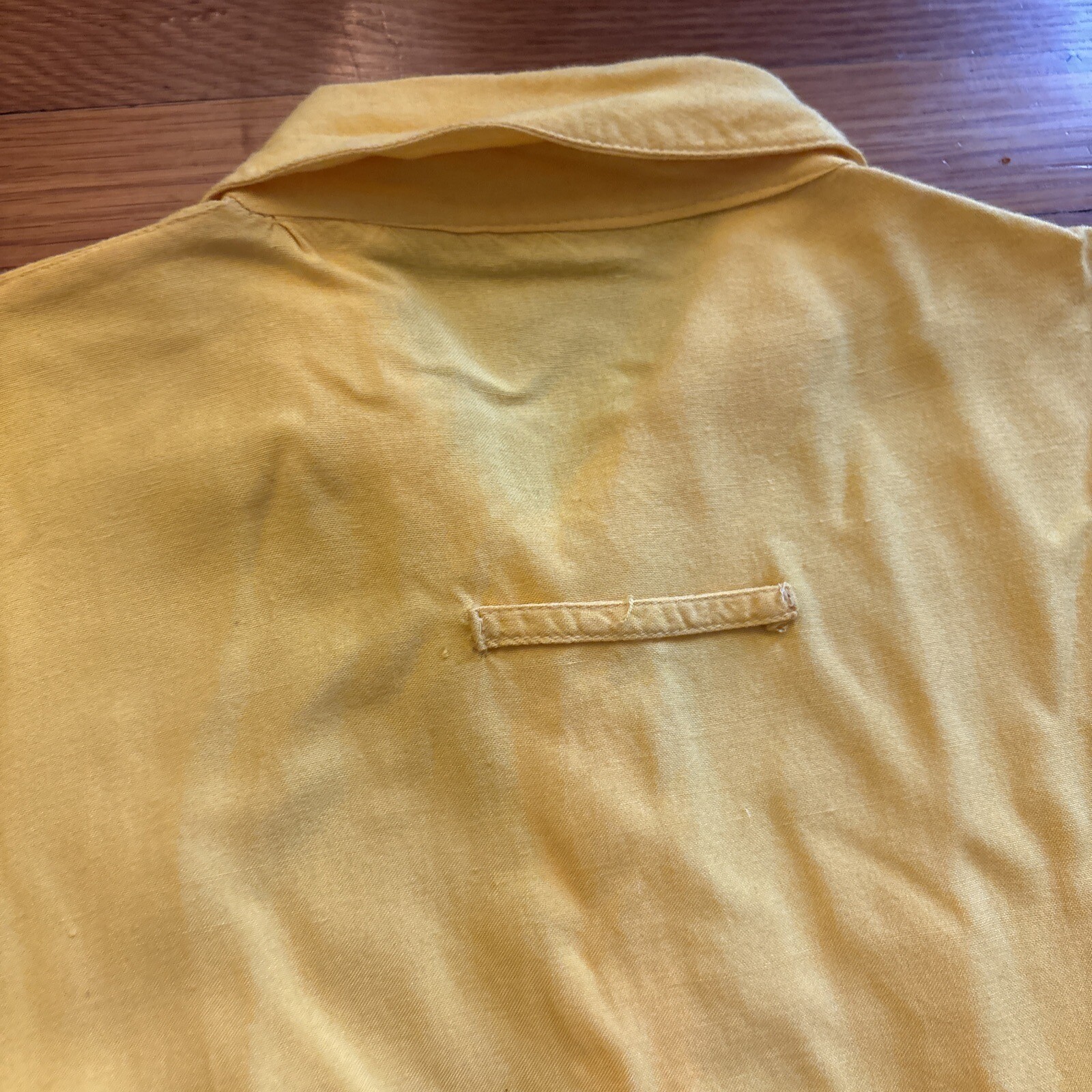 VTG Entity Women&rsquo;s 42 Yellow Button Down Long Sleeved Pocket Blouse