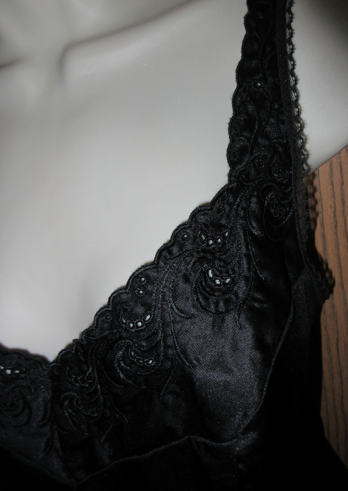 VANITY FAIR BLACK nylon satin LACE scalloped camisole slip top sz 36 / 40&Prime; bust