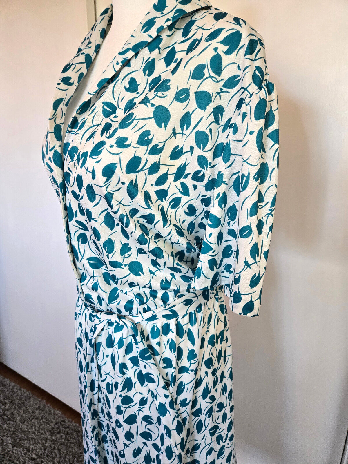 Vintage Lasting comfort polyester floral 1940s style 1980s dress green white