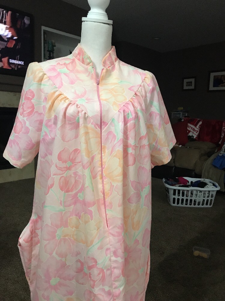 Vintage Carriage Court Sears Pink Floral Night Gown Size Medium 12-14