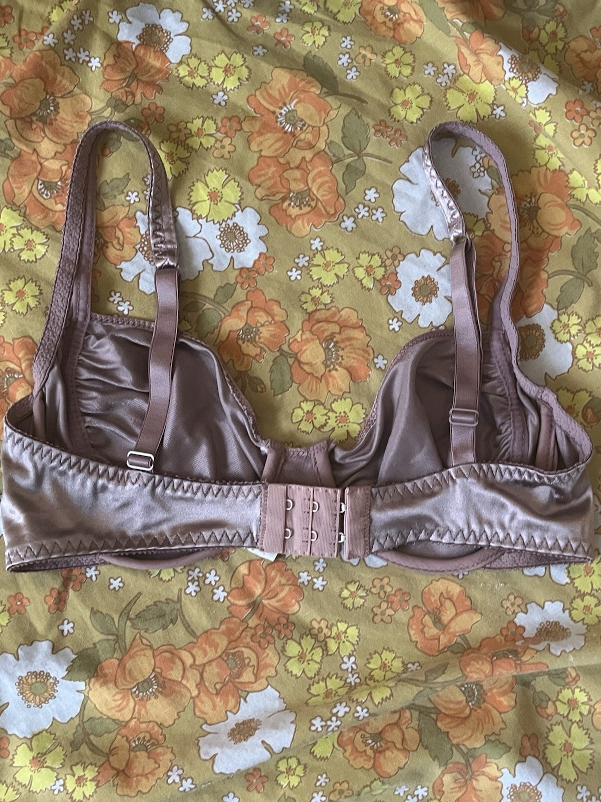 Vintage Olga Second Skin Tailored Body satin Stretch Bra Taupe 36B Style 33015