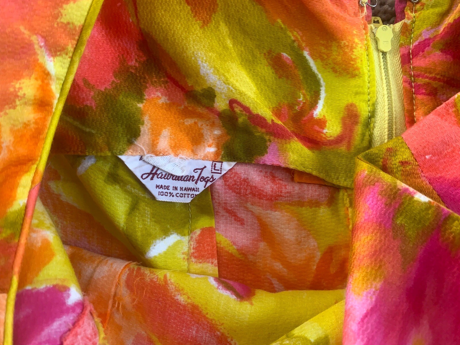 Vintage Hawaiian Togs Orange/Yellow Floral/Tropical Aloha Sheath Dress 38&Prime; Chest