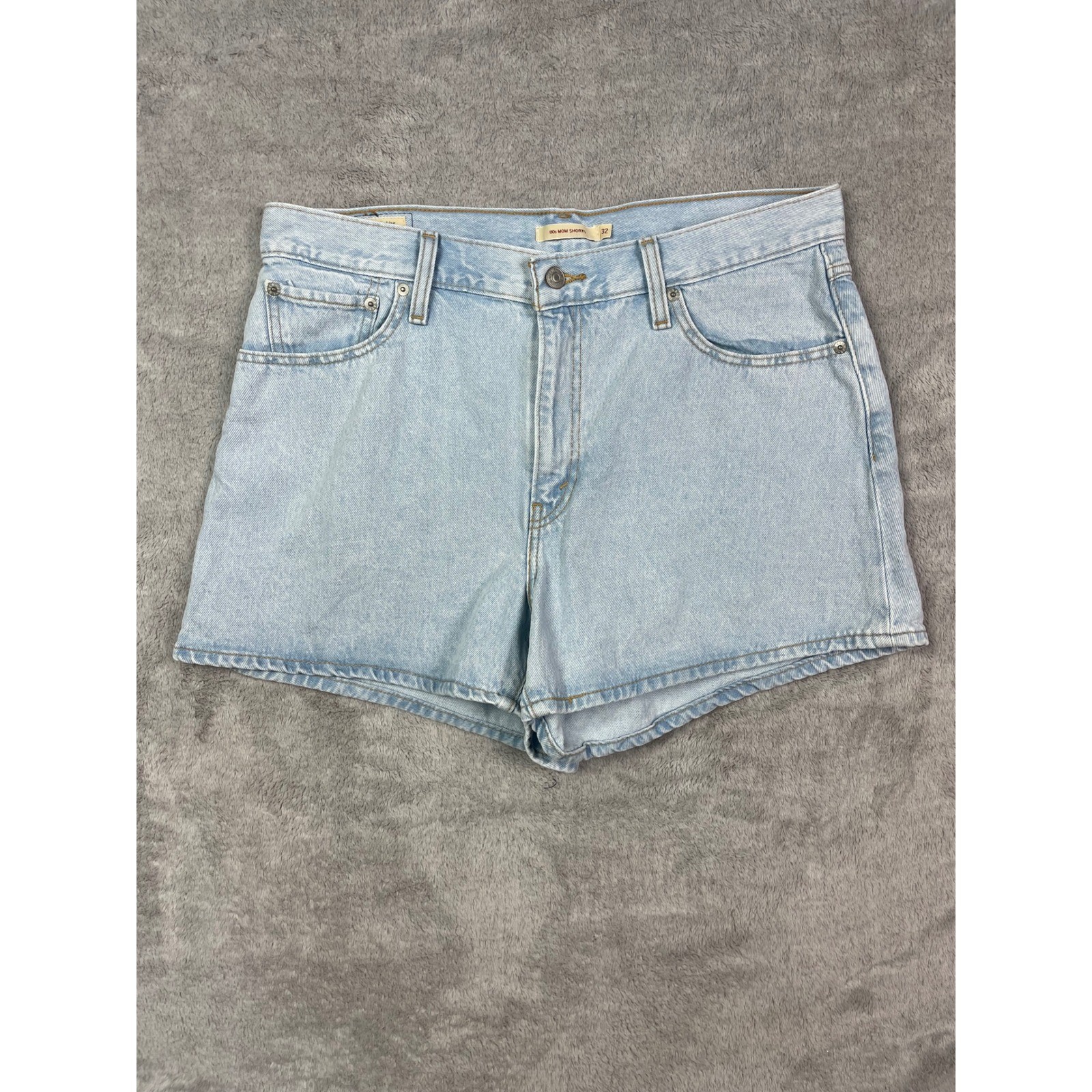 Levi&rsquo;s Premium 80s Mom Shorts Size 32 Light Wash Denim High Rise Blue Jean