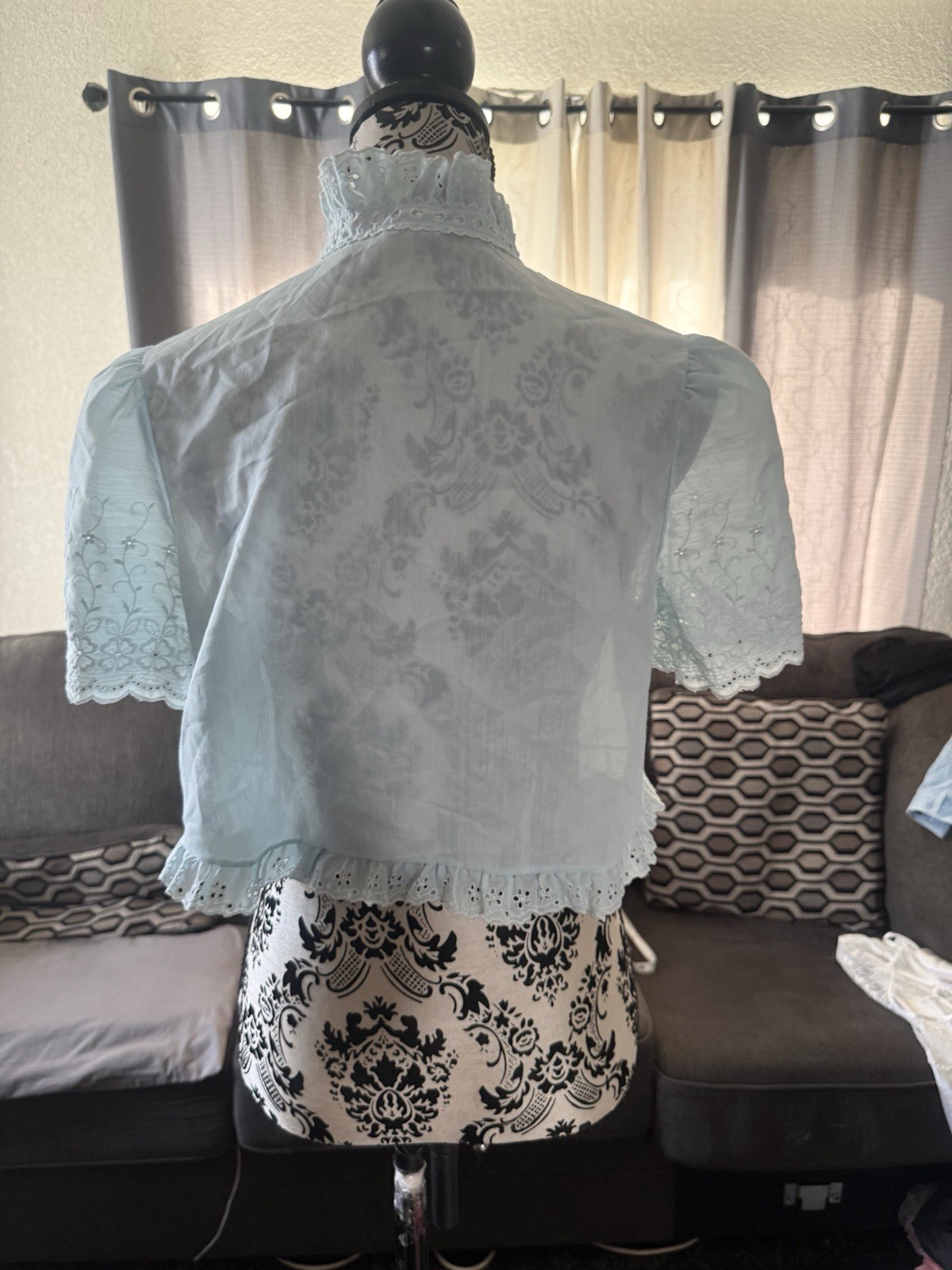 Vintage Donna Richards For Gilligan O’malley Blue Eyelet Trim Shawl Cover Collar