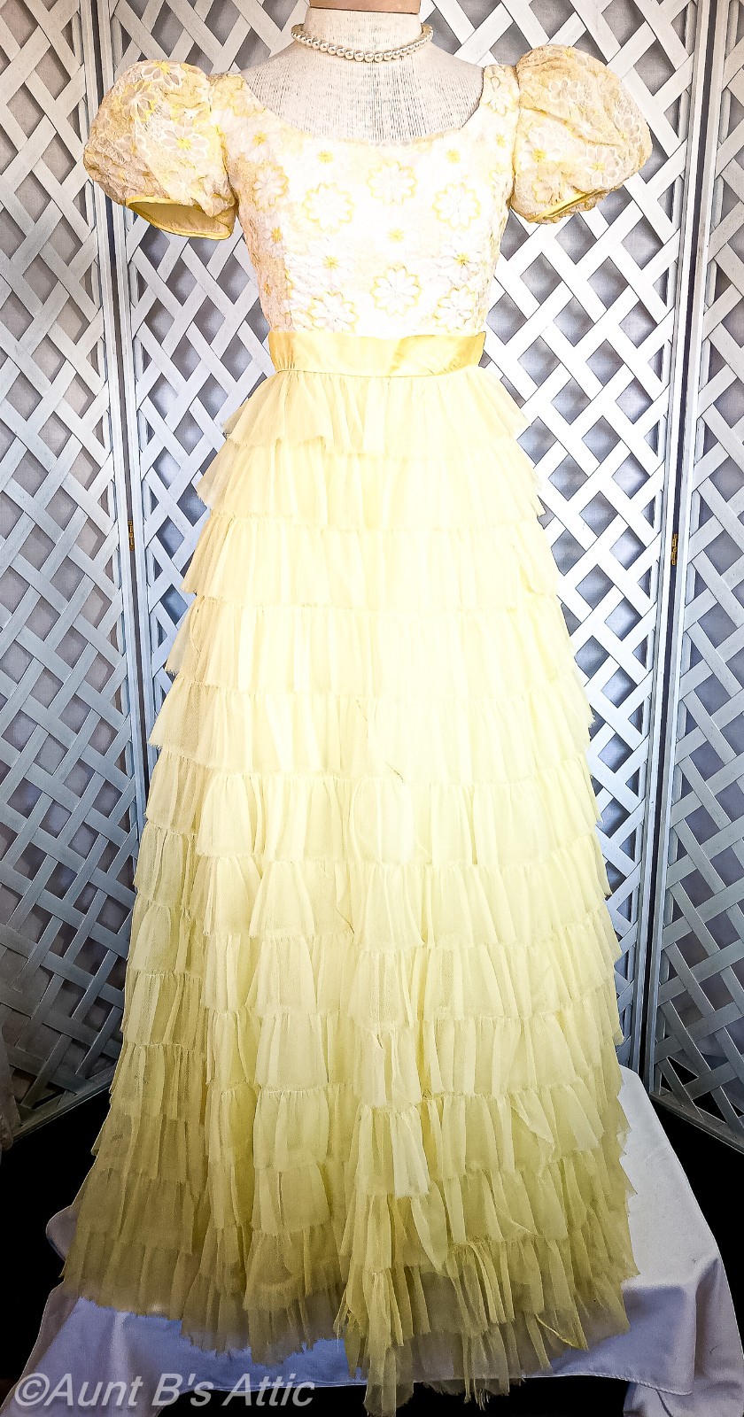 Vintage 60&rsquo;s Nadine Yellow Daisy Pattern Tiered Ruffled Formal/Prom Gown SM
