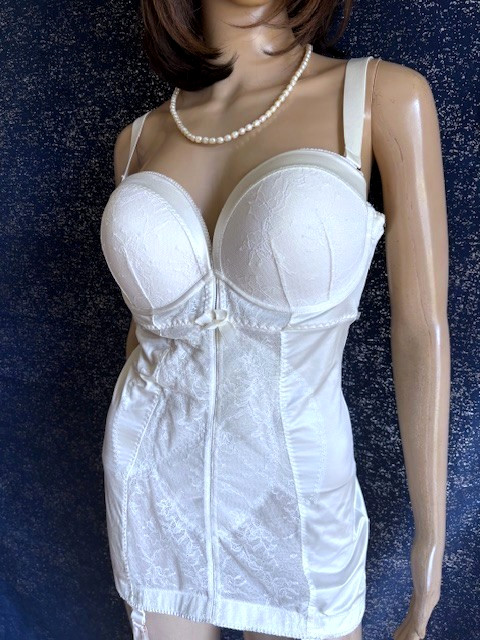 GOSSARD RETROLUTION BRIDAL BODY SHAPER / SLIP/ GARTER SZ 34 DD/E