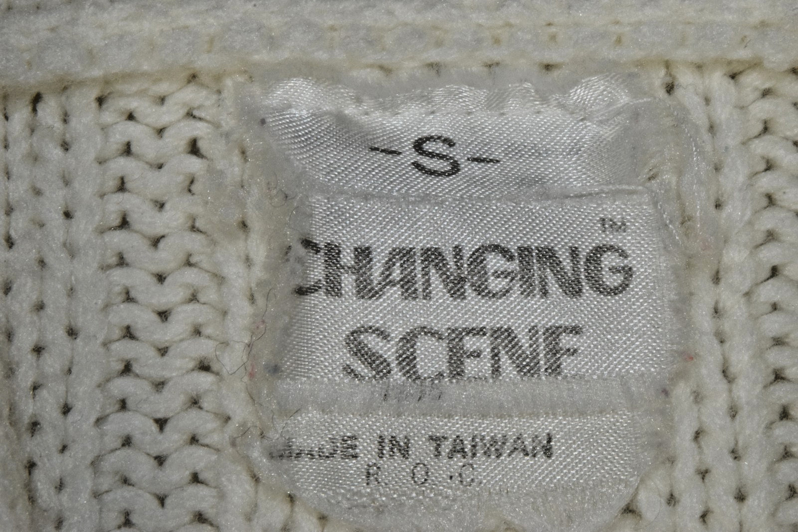 Vintage Cardigan Sweater Changing Scene Size S 80s White Cable Knit Wood Buttons