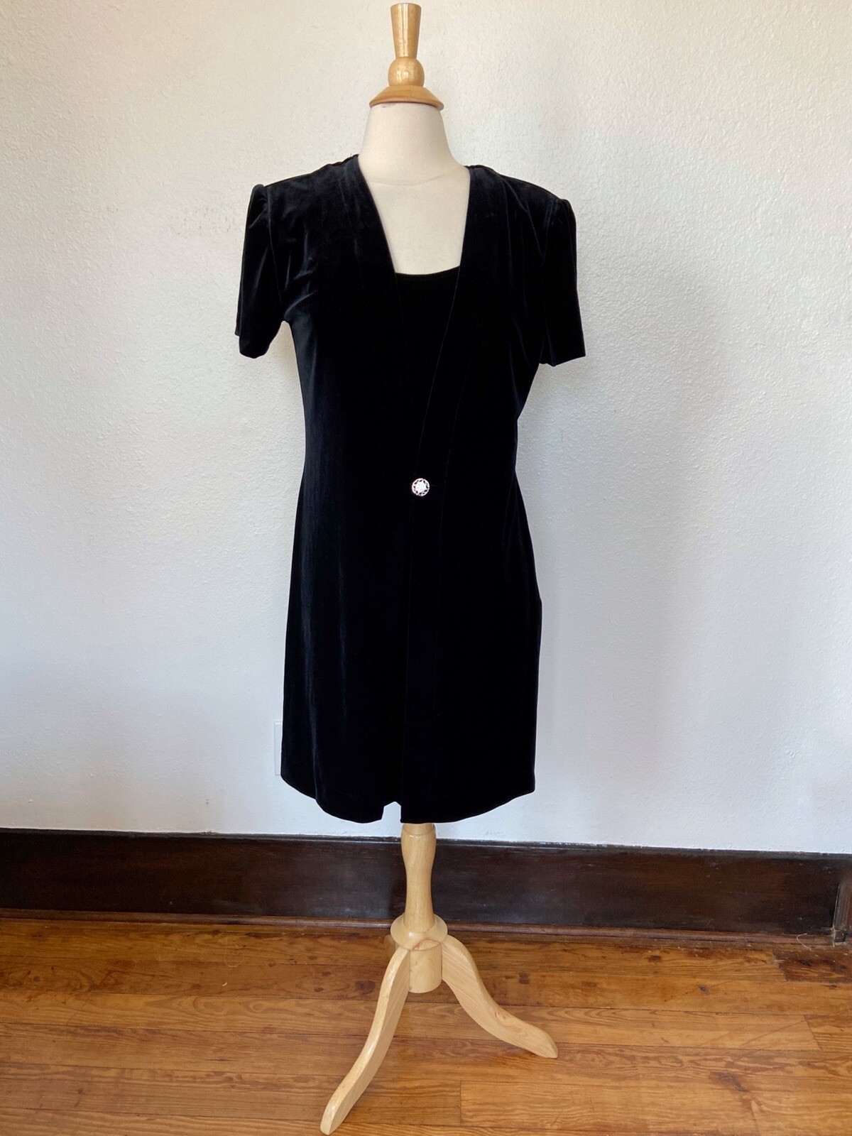 Vintage 90’s Scarlett Solid Black Velvet Short Sleeve Mock Cocktail Dress