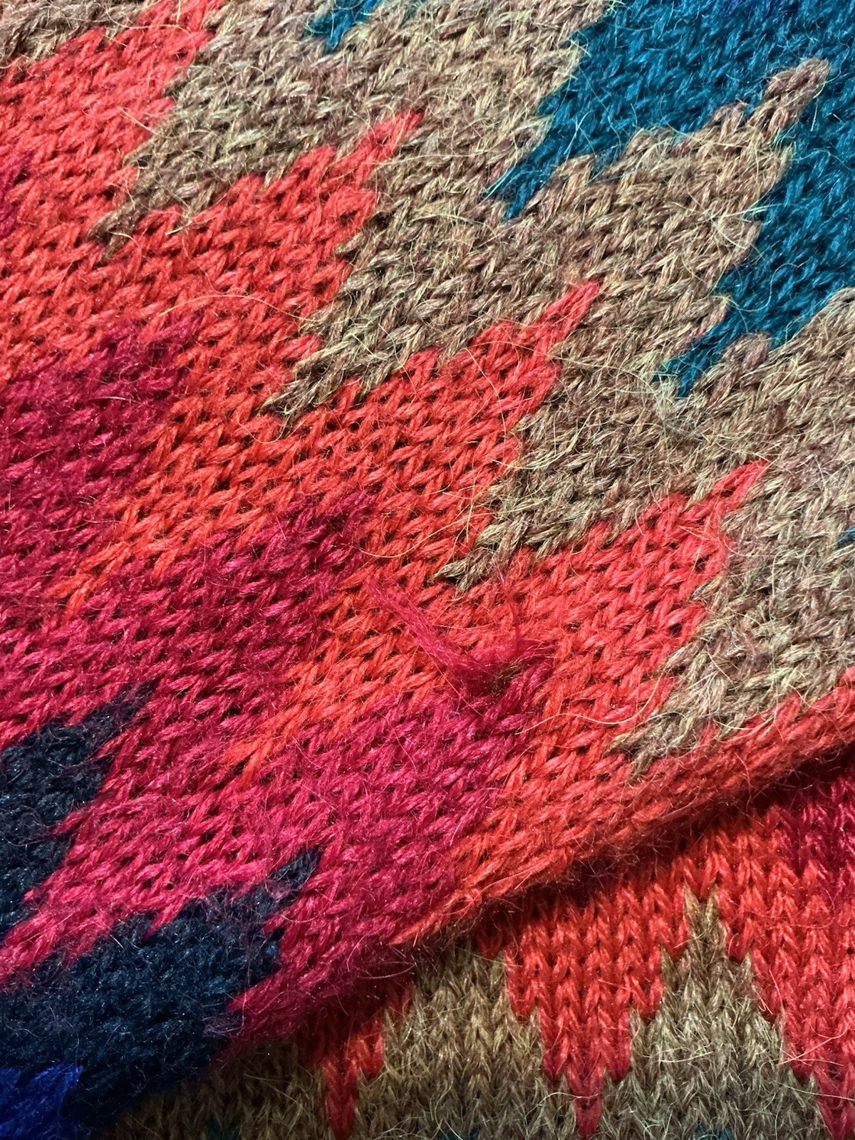Vintage Artesania Cusco Peruvian 100% Alpaca Knit Andes Button Cardigan Sweater