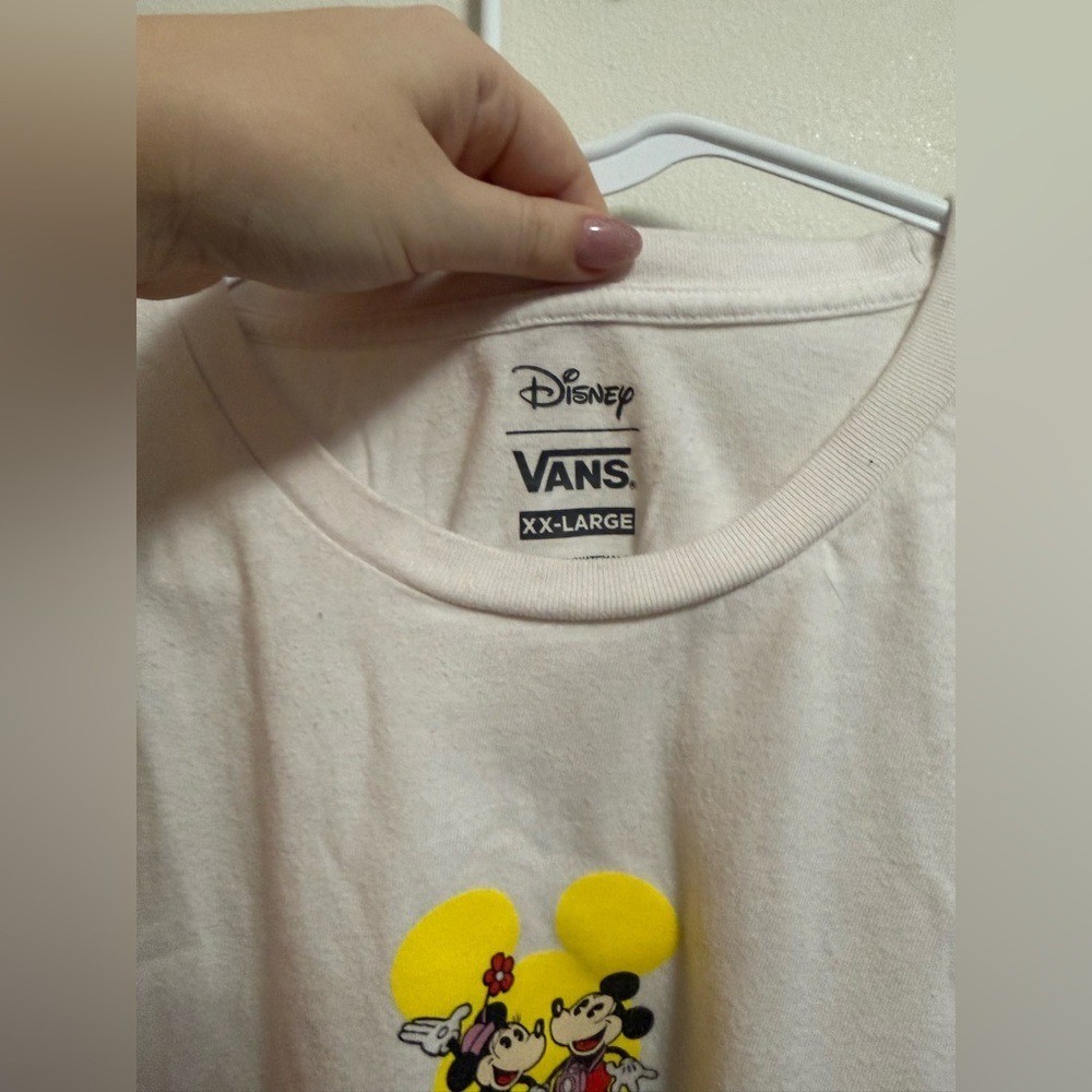 Vans Disney Exclusive White Tee with Minnie & Mickey Graphic – Size XXL