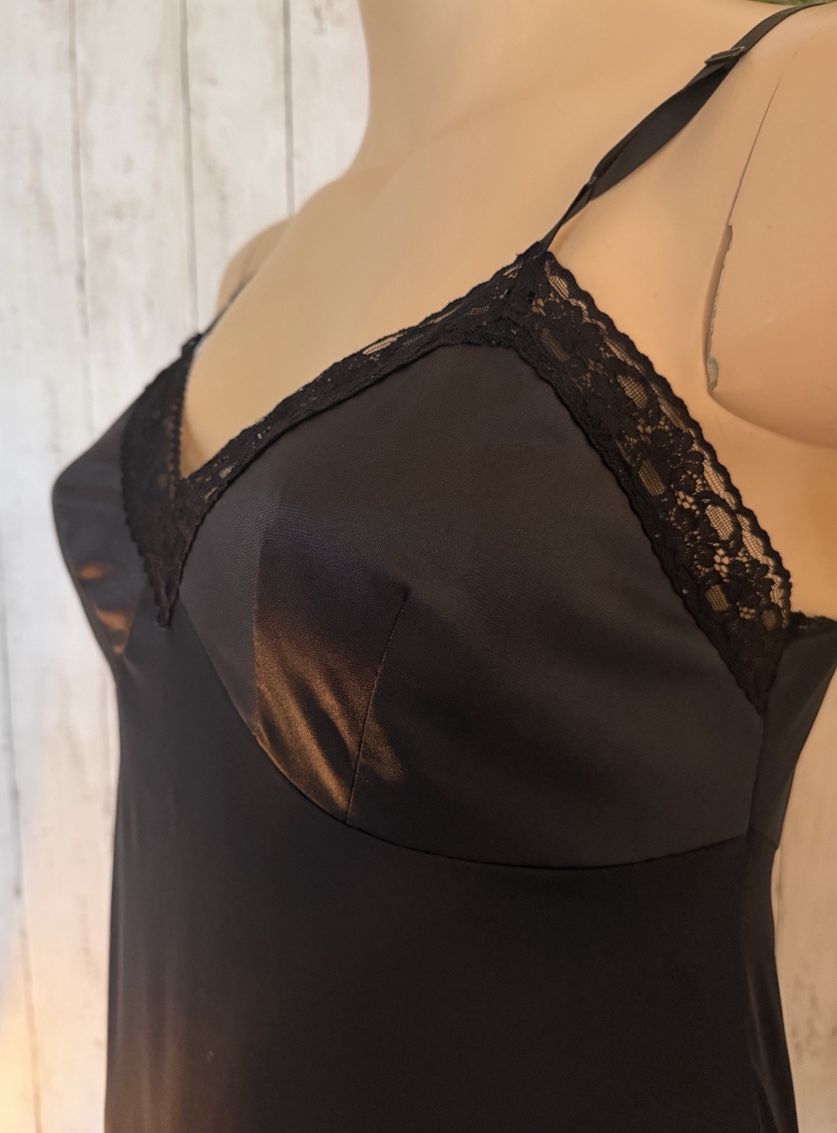 Vanity Fair Black Full Slip Nylon Lace Trim Adjustable Straps Size 40