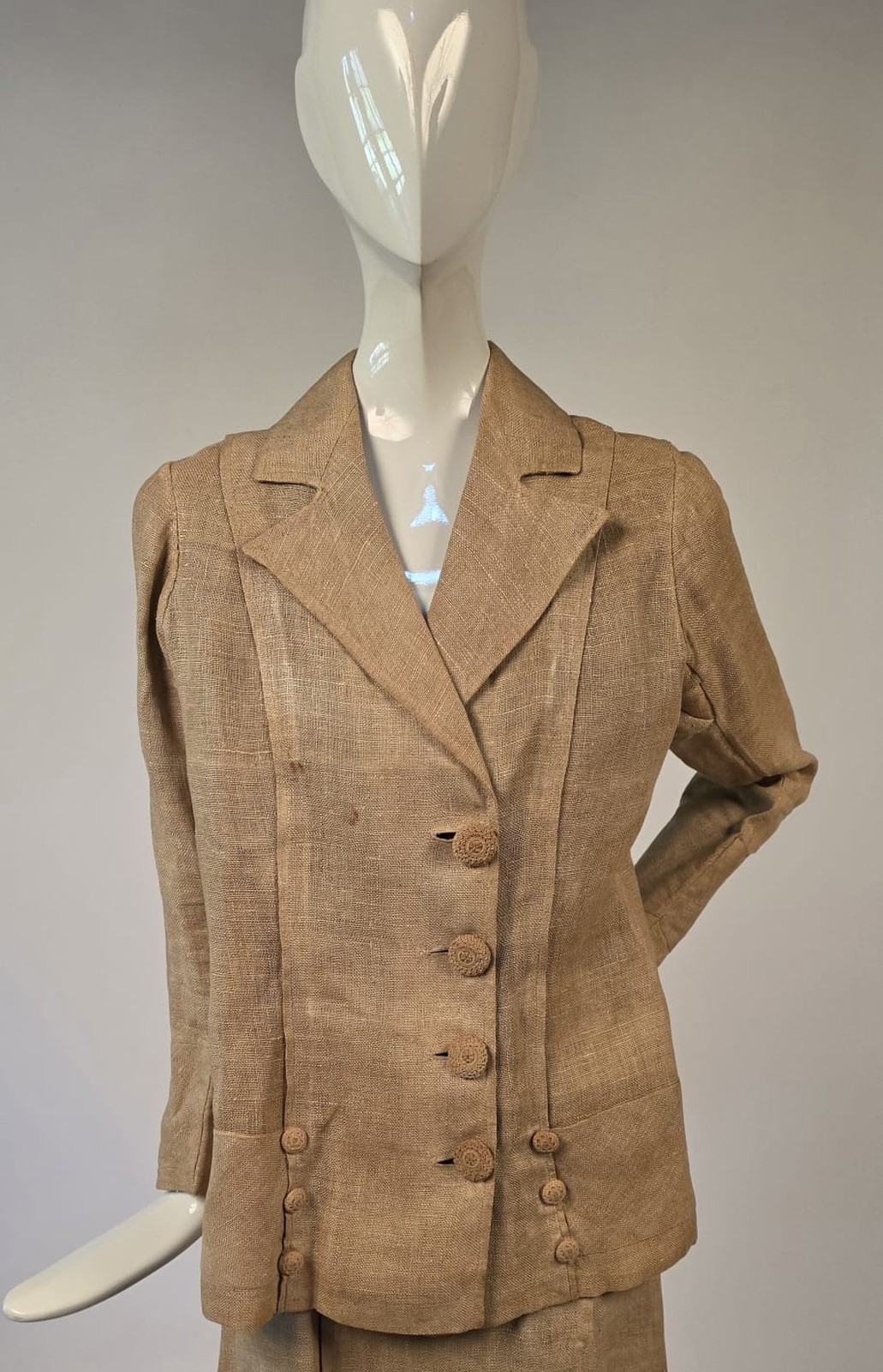 EDWARDIAN 2 PC BUTCHER’S LINEN WALKING SUIT DRESS W KNIT COVERED BUTTON DETAIL