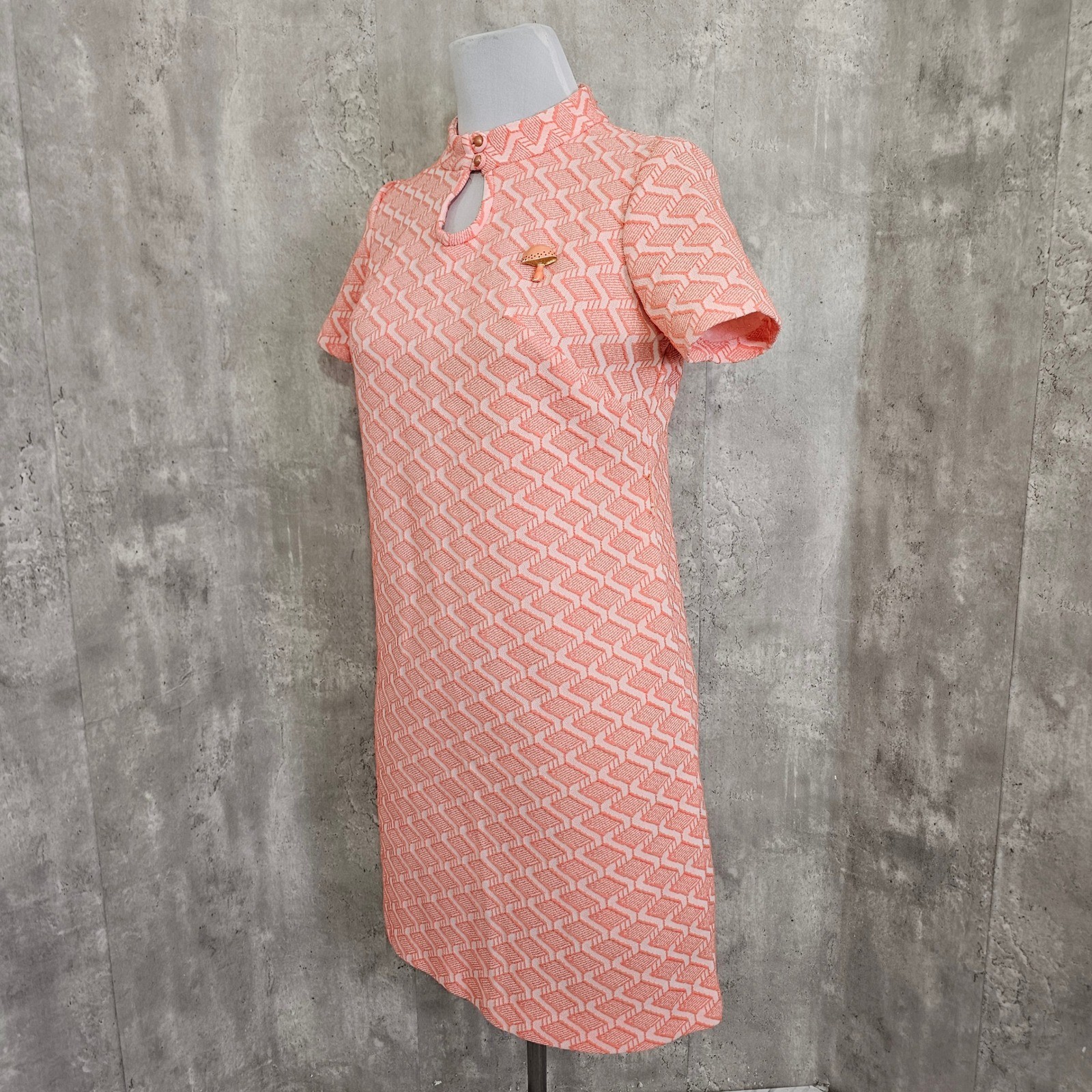 Vintage 60s Mod Peach Geometric Double Knit Shift Dress Mushroom Pin Mod GoGo