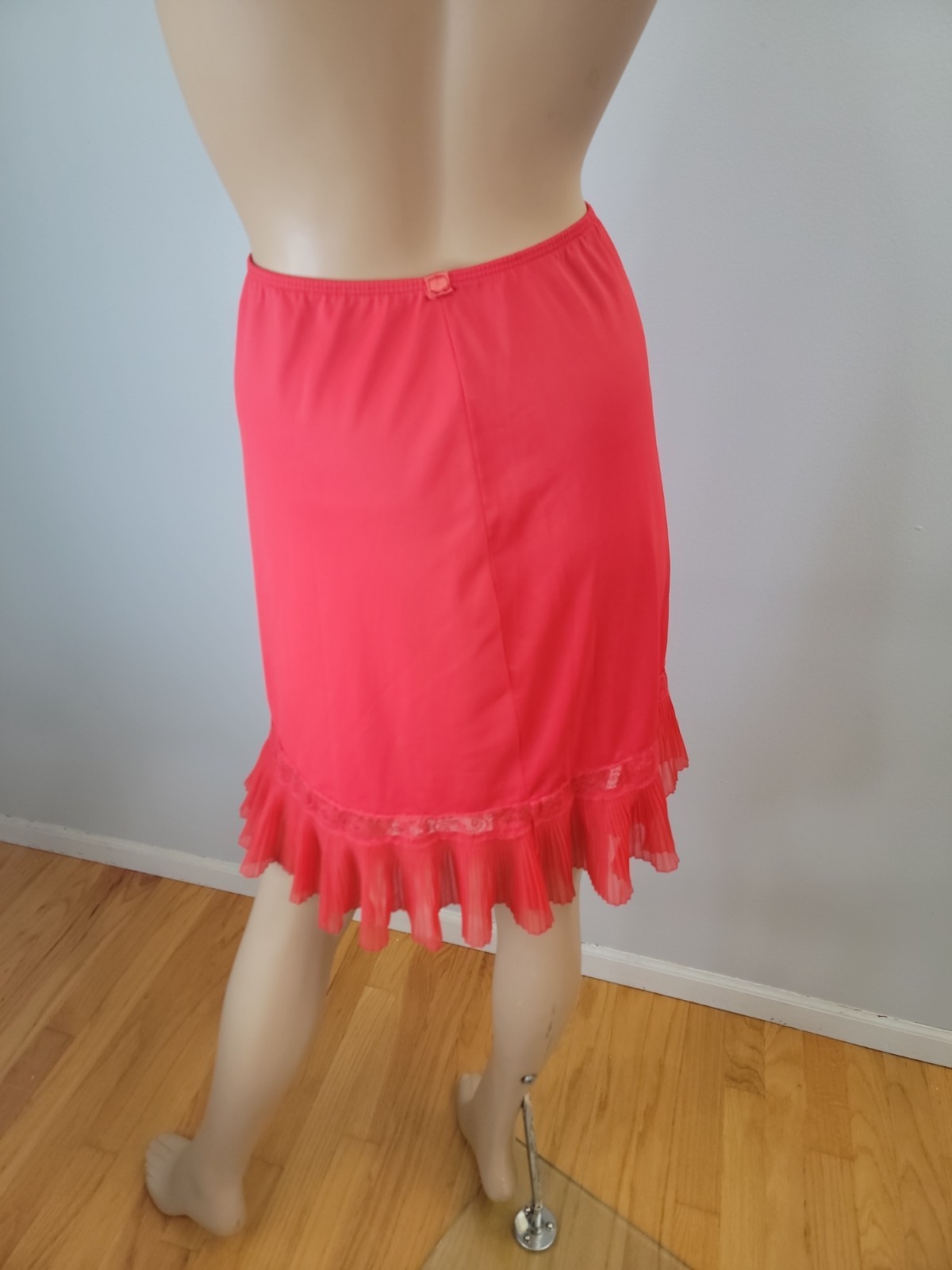 Vintage Charmode All Nylon Red Pillowtab Half Slip Pleat/lace Det. Size Small