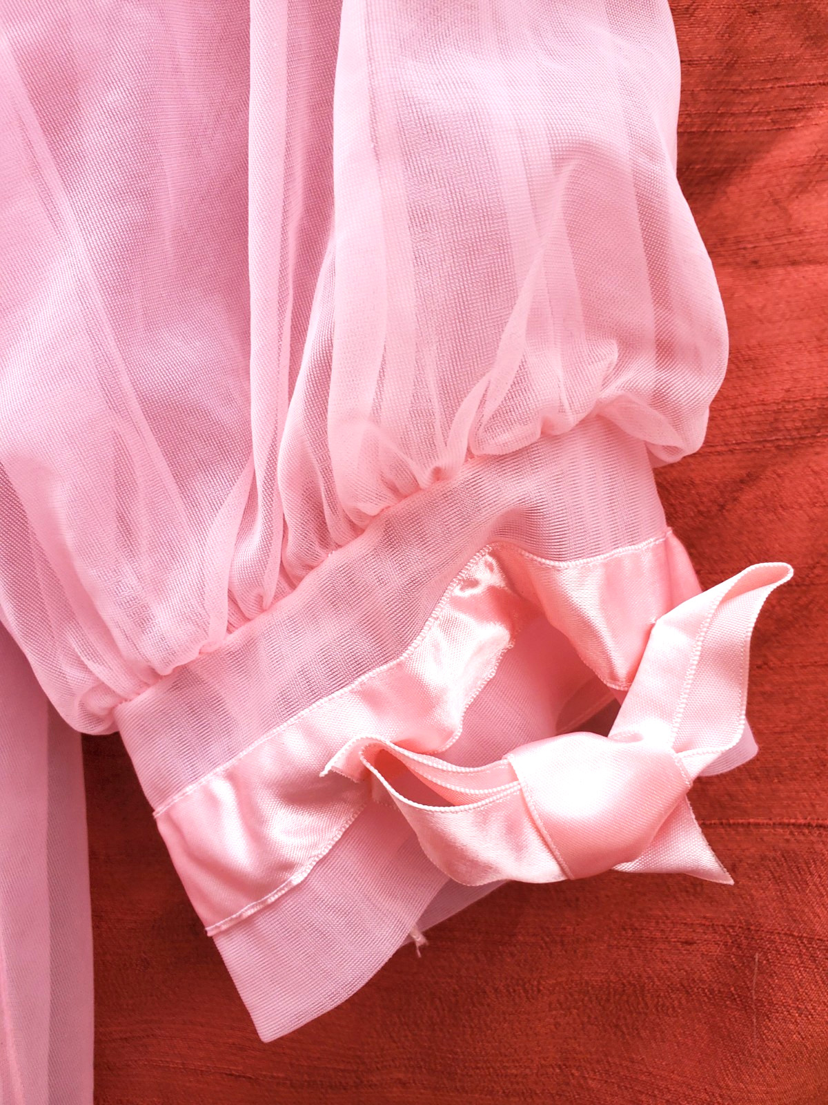Vintage unbranded HOT PINK Gown Robe Peignoir Sheer Chiffon SZ Medium satin bow