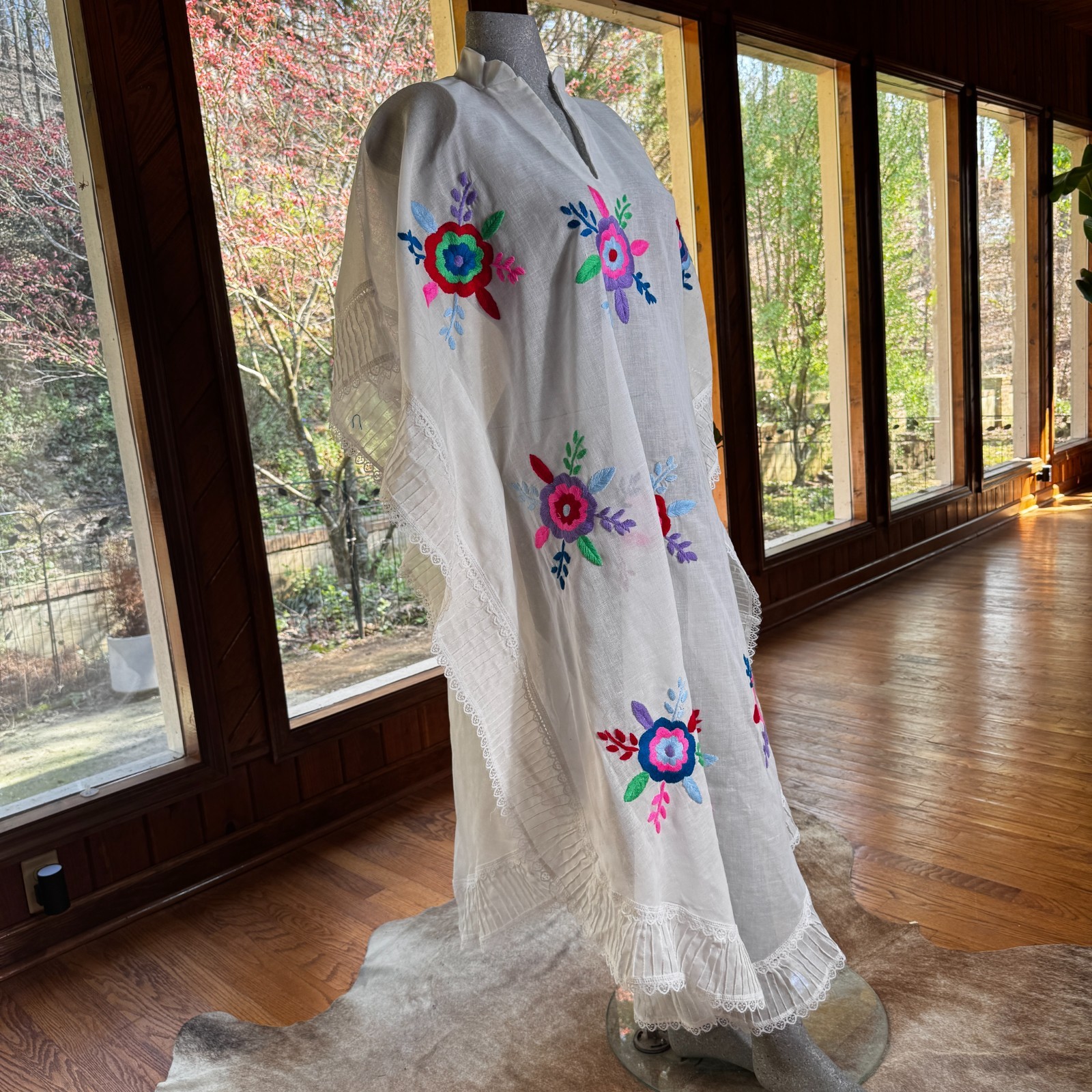 Vintage 1970s Kaftan Hand Embroidered Floral Motifs Folk Art Festival Poncho OS