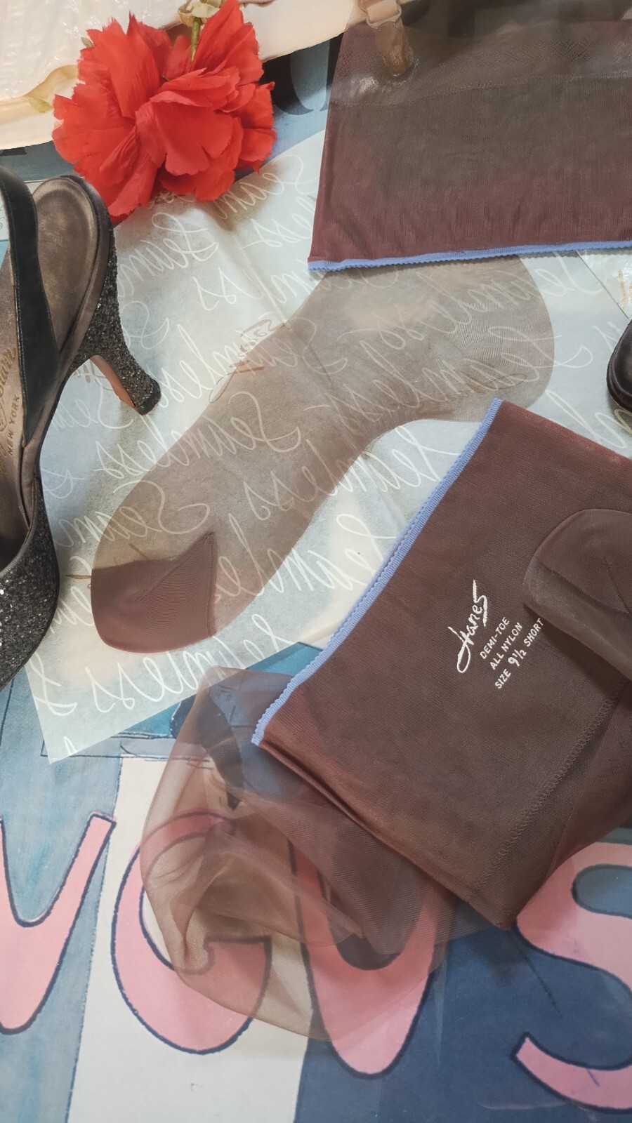 HANES vintage nylon stockings – 15 den flat knit – demi-toe 9.5S 29&Prime;