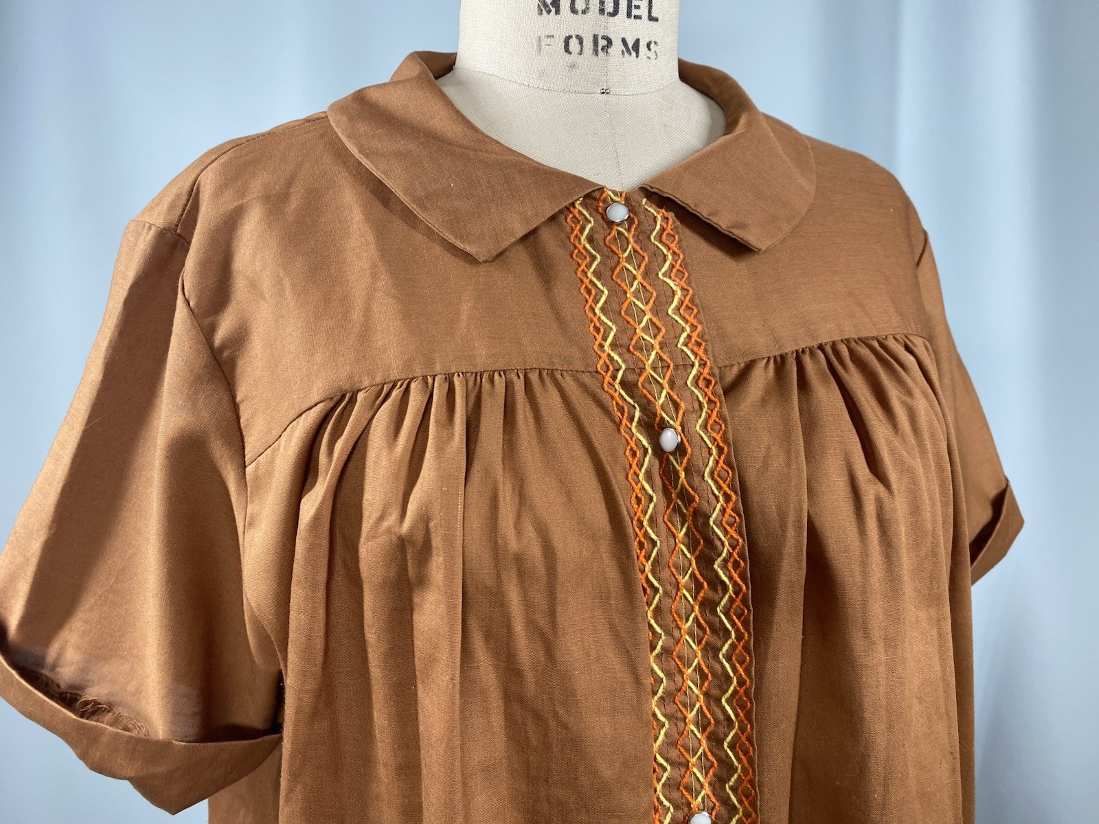 Vintage Nightgown SIZE MEDIUM brown tan orange 60s 70s classic house dress robe