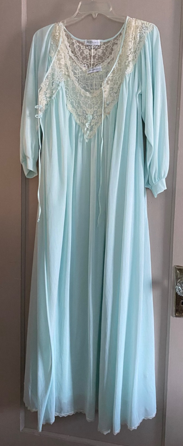 Vintage Miss Elaine Small Blue Nylon Lace Peignoir Set robe & nightgown Feminine