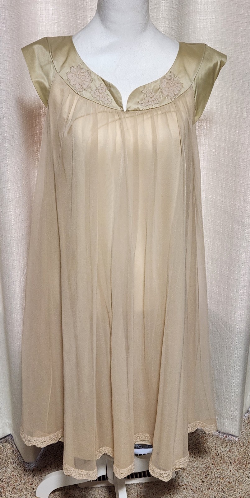 VTG Chiffon Negligee Or Gown Fully Lined Beige W/ Lace No Tag Fits Like XL