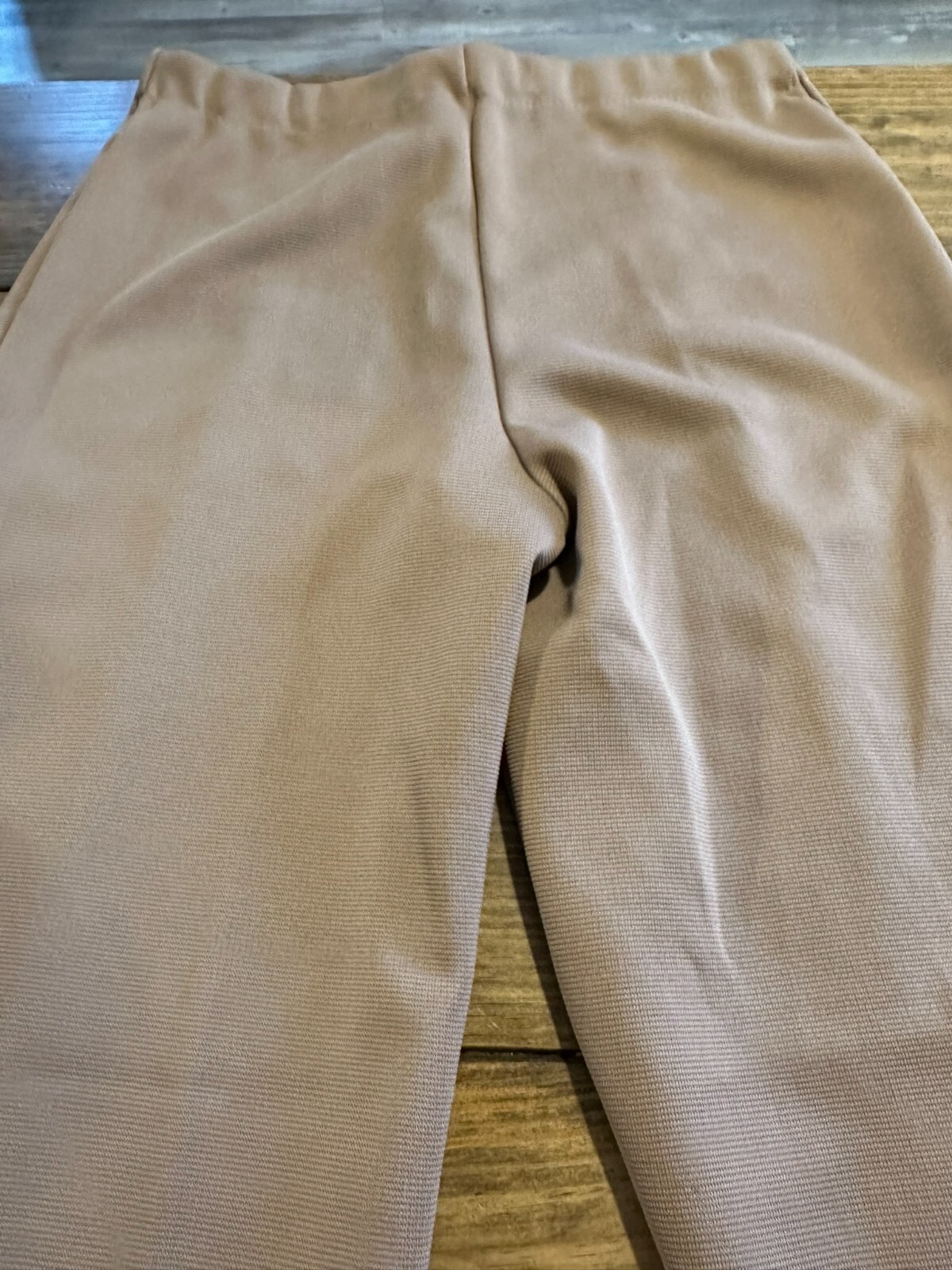 Vintage 1980&rsquo;s Women&rsquo;s Beige Pleated Polyester Blend Pants w/11&Prime; bottoms! 30×28
