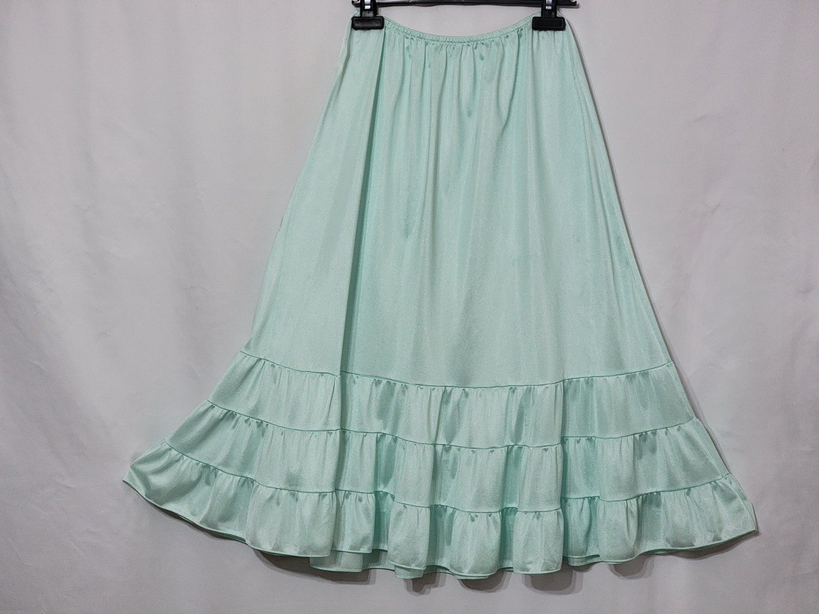 VINTAGE FLAIR BLUE NYLON TIERED RUFFLE HALF SLIP MEDIUM ILGWU USA EUC