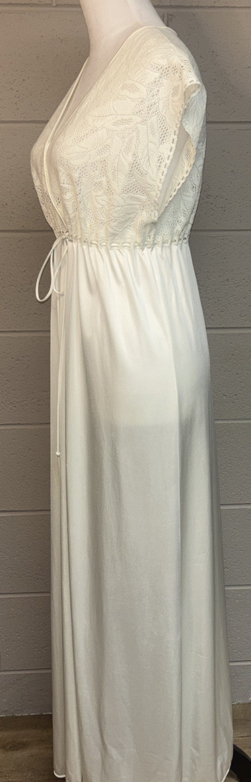 Vanity Fair White Lacy Night Gown Sweep Vintage Wedding Honeymoon Small