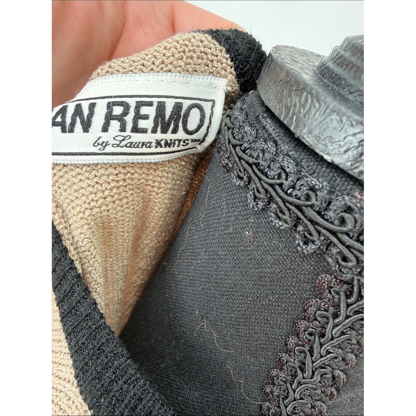 Vintage San Remo by Laura Knits – Beige, Red & Black Colorblock Zip Cardigan