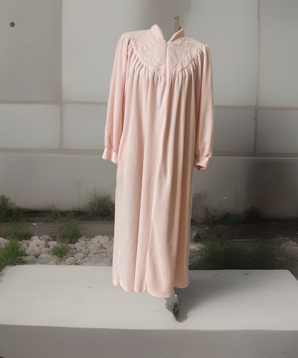 Vintage Velour Long Pink Robe Sz M Half Front Zipper Shoulder Pads Cachet