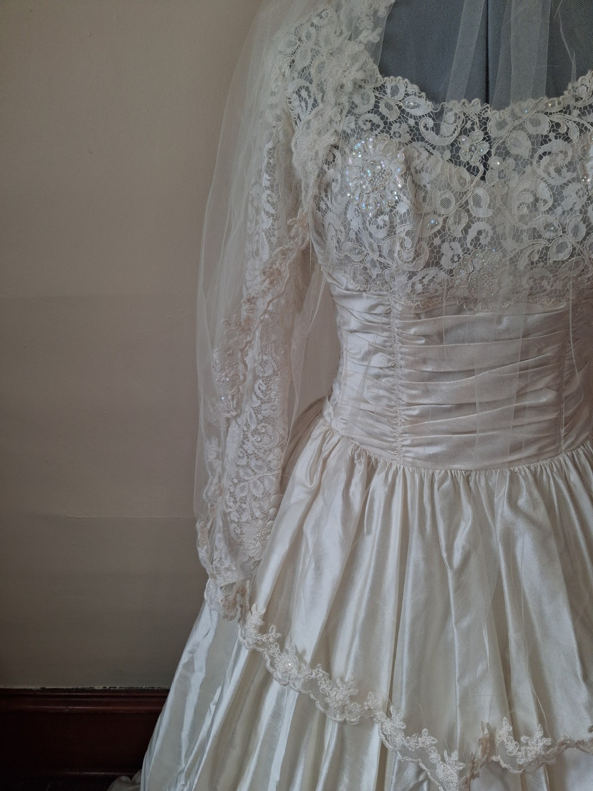 1950s Lace Wedding Dress Professionally Restored Sz S/M Gown W Accessories