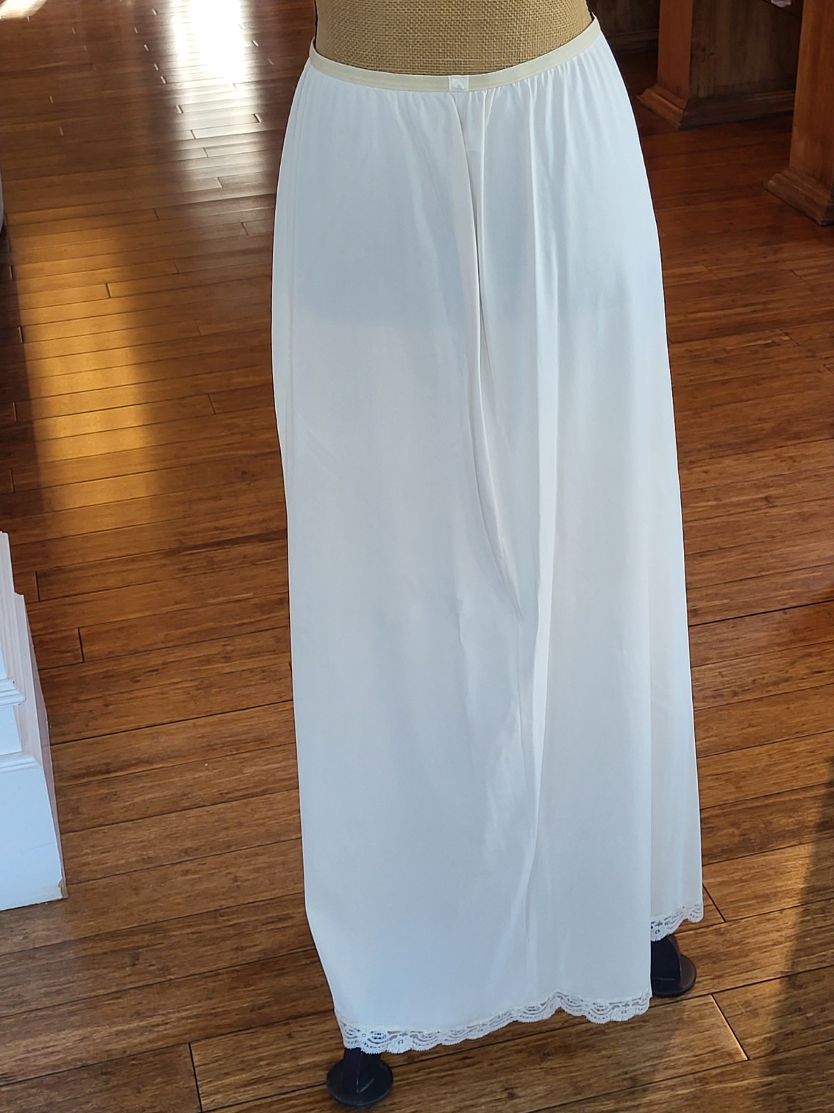 Shadowline Vintage 70s Ivory Full Length 1/2 Slip Lace Trim